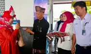 HUT RI ke-81, KAI Sumbar Bikin Penumpang Nyanyi Indonesia Raya di Dalam Kereta Api
