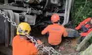 Truk Masuk Jurang di Lembah Anai usai Hindari Kendaraan Lain, Satu Orang Meninggal Dunia