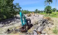 Sungai Batang Guo Bergeser Akibat Banjir di Padang, Tiga Alat Berat Mulai Bekerja Normalisasi