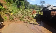 Tanah Longsor Terjang Surian, Dua Motor Warga Tertimbun Tanah