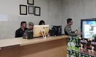 Tempat Jual Miras di Kebonkol Kena Gerebek Jelang Lebaran, Ratusan Botol Diamankan Satpol PP