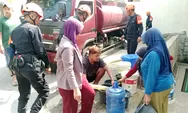 Kekeringan Hingga Sempat Andalkan Air Masjid, Warga Cilayung Kini Terima Bantuan Air Bersih dari Brimob