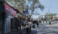 Satpol PP Sumedang Sita 93 Botol Miras Saat Deadline Bongkar Mandiri Bangunan Liar di Cipacing Jatinangor