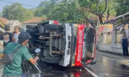Menghindar Dari Motor, Mobil Damkar Sumedang Terguling di Perjalanan saat Hendak Padamkan Api