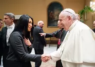 Bertemu Paus Fransiskus di Vatikan, Cara Salaman Anggun Disorot