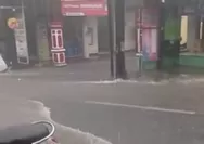 Hujan Deras Guyur Semarang, Jalan Taman Siswa Berubah Jadi Seperti Selokan