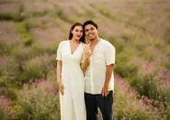 Romantis, Thariq Halilintar Lamar Aaliyah Massaid di Tengah Hamparan Bunga Lavender