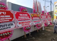 KPU Karanganyar Dikirimi Karangan Bunga dari Pendukung Prapto Koting 