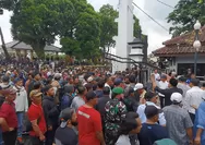 Kericuhan Warnai Demo Pendukung 57 Kades Terpilih di Banjarnegara, Pintu Gerbang Kabupaten Roboh