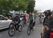 Ditemani Sekda Kota Pariaman, Wagub Sumbar Ngabuburit dengan Berkeliling Sepeda