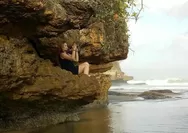 Tiga Pantai di Blitar yang Punya Muara Sungai Ikonik, Terbaik untuk Healing