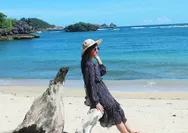 Sensasi Menembus Ombak dengan Perahu Nelayan di Pantai Kondang Merak Malang, Viewnya Bikin Candu