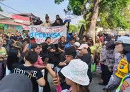 Demo Ratusan Warga Pancur Batu di Depan PN Lubuk Pakam, Minta Godol Dibebaskan