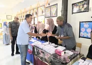 Bupati Simeulue Gunakan Hak Pilihnya di TPS 04 Desa Suka Karya