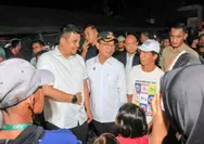 Di Posko Batu Hula Batangtoru Gubernur Sumut Sajikan Makan Malam untuk Pengungsi