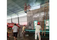 Gudang Pemanas Bibit Jagung di Pakisaji Terbakar, Damkar Kabupaten Malang Berhasil Jinakkan Api