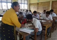 Indonesia Bergulat Dengan Banyaknya Guru Honorer yang Menghadapi Kesulitan Keuangan