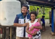 Ini Kisah Heroik Ivan, Mahasiswa KKN UGM yang Bantu Persalinan Mama Nice di Tengah Laut Lepas Papua