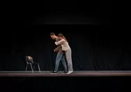 Tulisan yang Merangkum Semua Cerita yang Terdapat dalam Drama Teater Dinamakan...