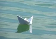 Memahami Ekspresi Emosional dalam Novel "Perahu Kertas" Karya Dee Lestari: Pendekatan Ekspresif dan Pendapat Para Ahlinya