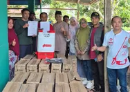 Legislator Golkar Serahkan 100 Unit Handsprayer di Desa Kalotok, Perjuangkan Kebutuhan Petani