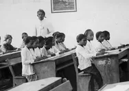 Kilas Balik Sejarah Politik Indonesia: Dari Politik Etis Ratu Belanda Hingga Misteri Di Balik Nasakom Soekarno!