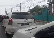 Perlintasan KA Lemah Abang Kerap Macet, Pengguna Jalan Minta Pemerintah Bangun Underpass