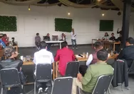 Bareng SMSI Sukabumi Raya, Ayep Zaki Center (AZC) Gelar Focus Group Discussion