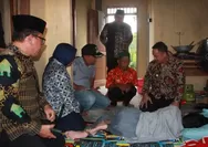 Pj Bupati Lebak Beri Bantuan kepada Penyandang Kelumpuhan di Cikulur, Lebak Banten