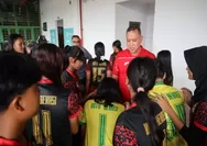 Ikuti Kualifikasi Porprov 2026, Wali Kota Bekasi Lepas 25 Atlet Sepak Bola Putri 