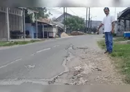 Bahayakan Pengendara, Jalan Raya Buni Bakti Rusak Bergelombang Bahayakan Pengendara