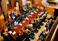 Presiden RI Prabowo Subianto Bahas Percepatan Penanganan Bencana dan Kesiapan Libur Akhir Tahun di Hambalang