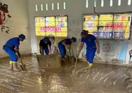 Korpolairud Baharkam Polri Lakukan Normalisasi Sekolah Terdampak Lumpur di Padang Pariaman