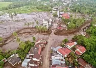 Banjir Bandang dan longsor  yang disebabkan hujan lebat hingga memakan 50 korban di Sumatera  Barat