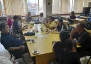 Persatuan Wartawan Indonesia Provinsi DKI Jakarta Memilih Calon Ketua PWI DKI dengan Mencoblos Gambar 