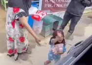 Bikin Haru! Bocah Pengungsi Aceh Tamiang Lompat Kegirangan Saat Dapat Baju Baru