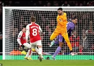 Arsenal vs Liverpool, Virgil Van Dijk Dan Alisson Takluk Kepada Meriam Arsenal