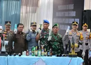 Jelang Nataru Polres Garut Musnahkan Ribuan Miras Dan Knalpot Brong