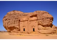 Keajaiban dan Tragedi Madain Saleh: Jejak Peradaban Nabatea dan Kisah Kaum Tsamud