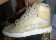 Tangan ajaib pria ini berhasil temukan sepatu branded Givenchy di lorong gang sempit: Lokasinya di pusat kota...
