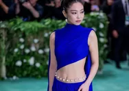 Netizen Dikejutkan Dengan Tampilan Memukau Jennie di Met Gala 2024 Dengan Gaun Biru Alaia yang Memesona
