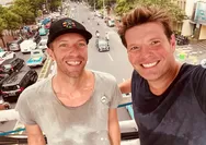 Chris Martin Menghibur Penggemar Indonesia dengan Pantun Pinjam Seratus di Konser Coldplay