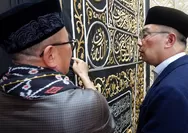 Ridwan Kamil dan Buya Yahya Melihat Kiswah, Jejak Keagungan Ka’bah Itu Kini Ada di Jakarta Selatan, Ini Tempatnya