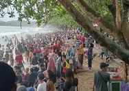 H+2 Idul Fitri 2025, Ratusan Ribu Wisatawan Kunjungi Sejumlah Pantai di Banten
