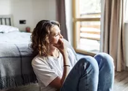 Menghadapi kecemasan  Sendirian: Kisah Wanita Muda yang Mengatasi Depresi di Tengah Keheningan Rumahnya