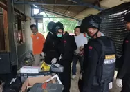 Ledakan Misterius Di Rumah Ketua KPPS Gegerkan Warga Pamekasan, Team Labfor Dan Team Penjinak Bom Gegana Polda Jatim Olah TKP