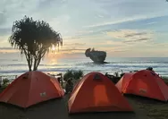 Memuja Dan Memandang  Keindahan Matahari Terbit di Pantai Madasari Pangandaran