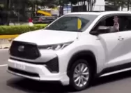 Paus Fransiskus menggunakan Mobil Inova Zenix di Indonesia