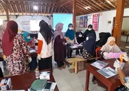 Tim PkM UMBY dan Universitas Tabanan beri pelatihan pembuatan sabun mandi berbahan minyak kelapa di Kenteng Karangmojo Gunungkidul