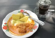 Bubur lemu dengan sayur tempe krecek dan tahu telur kuning cocok ditemani kopi asal lereng Merapi, Merbabu serta Lawu